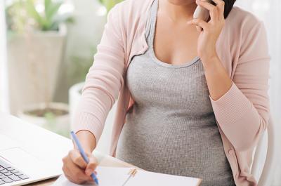 Announcing your pregnancy at work: When and how