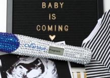 7 creative ways to share a positive pregnancy test with your partner